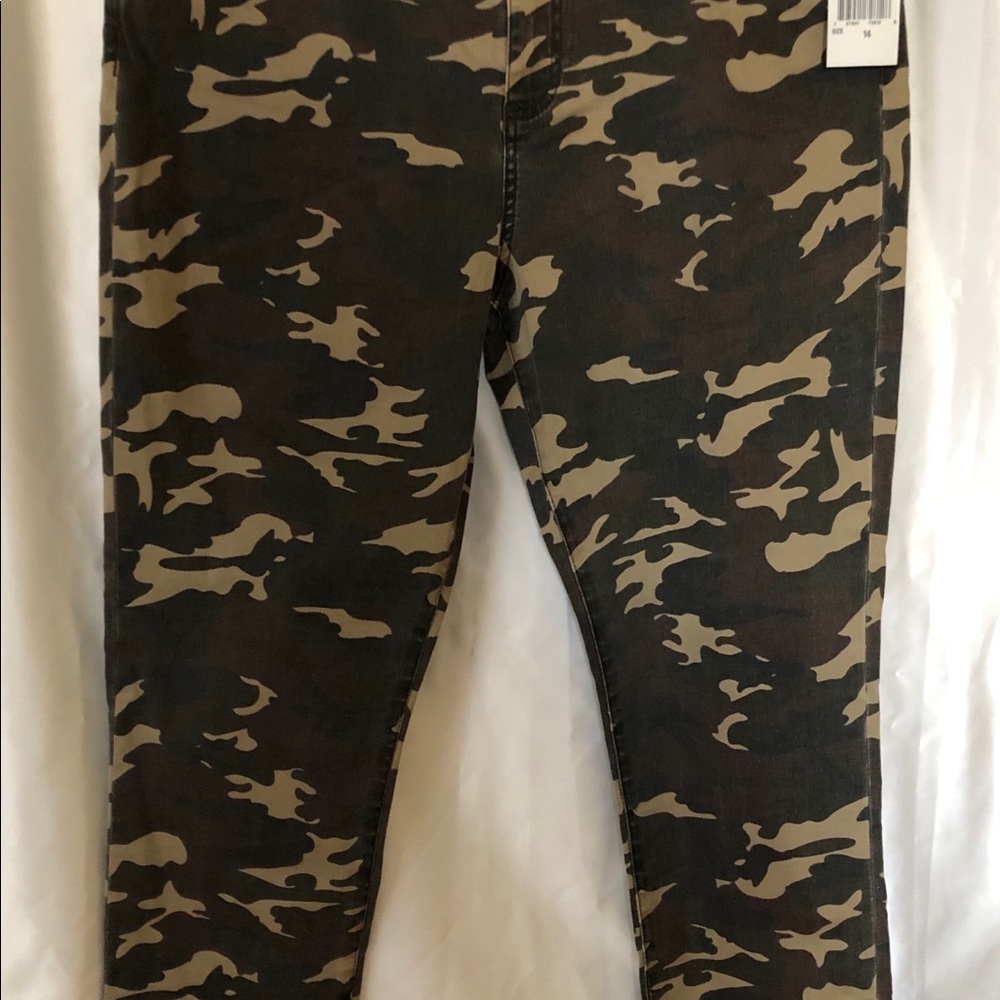 Kut from the Kloth Camo Straight Leg Pants